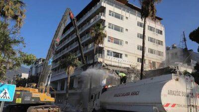 İskenderun sahilinde bulunan tarihi Eski Orduevi yıkıldı.