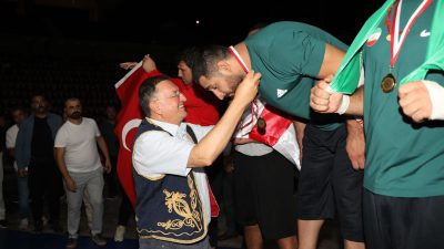 Hatay Büyükşehir Belediyesi organizasyonun gerçekleşen 12. Türkiye Aba Güreşi şampiyonası