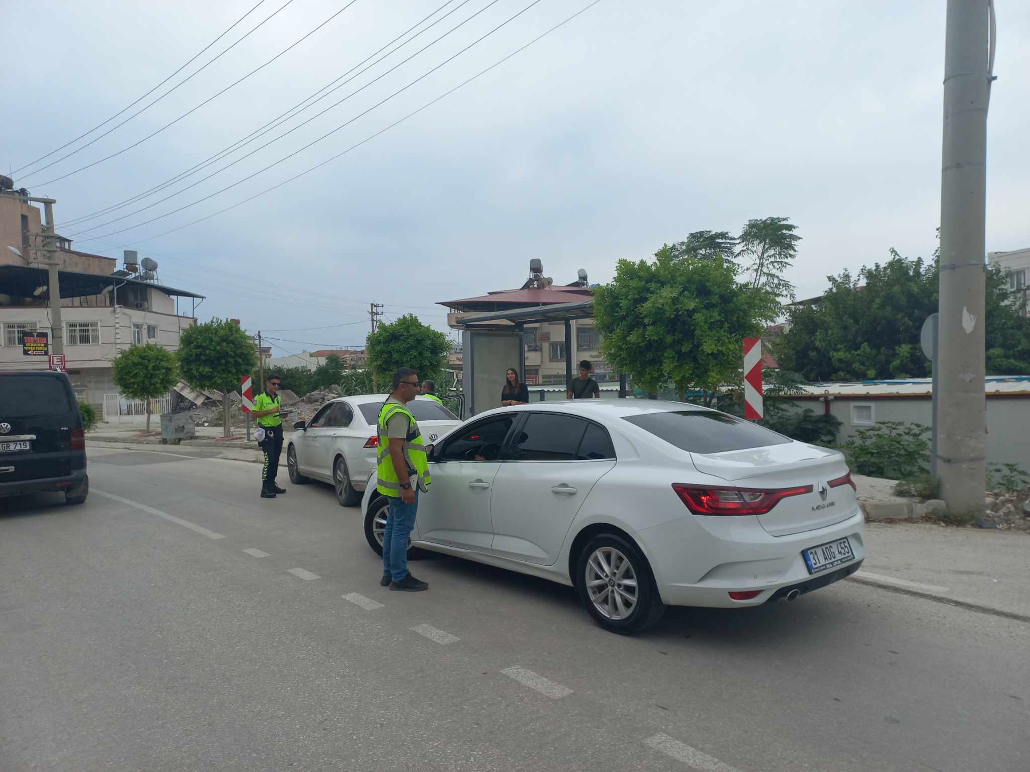 Samandağ’da 3 araç sürücüsüne ceza uygulandı