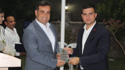 Kumlulu vatandaşlar tayini çıkan ilçe kaymakamının veda törenine katıldı