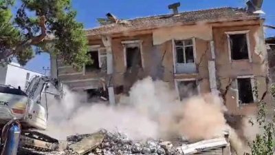 Dörtyol ilçesindeki 62 yıllık bina olan hükümet konağı depremde ağır