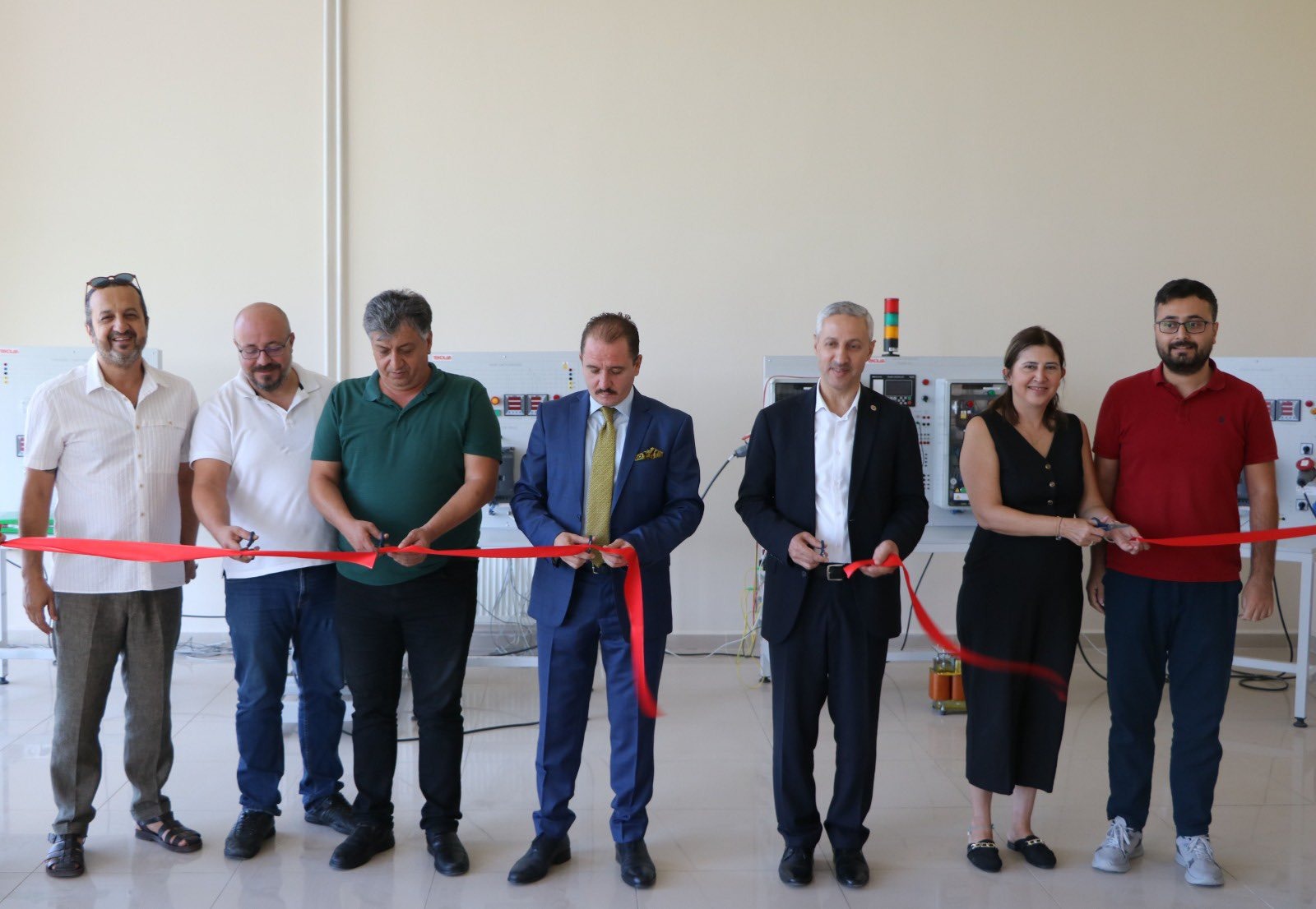 İSTE ve MKÜ Rektörleri birlikte laboratuvar açtı