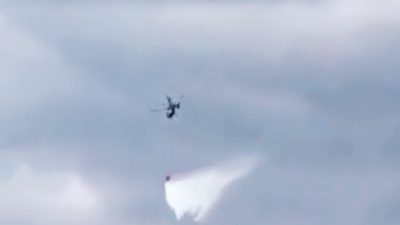 Hatay’ın Samandağ ilçesinde çıkan orman yangını havadan ve karadan müdahaleyle