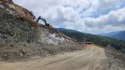 Hatay Büyükşehir Belediyesi’nin yapımın sürdürdüğü Antakya-Serinyol ile Arsuz-Madenli’yi birbirine bağlayacak