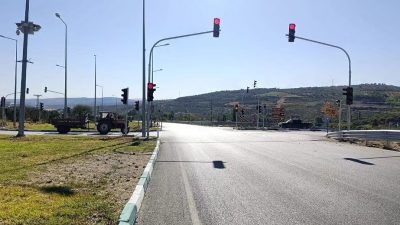Antakya-Altınözü yolu üzerindeki Yunushan kavşağına sinyalizasyon sistemi yerleştirildi. Karayollarınca monte