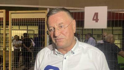 Atakaş Hatayspor Onursal Başkanı Lütfü Savaş, maçın ardından stat çıkışında