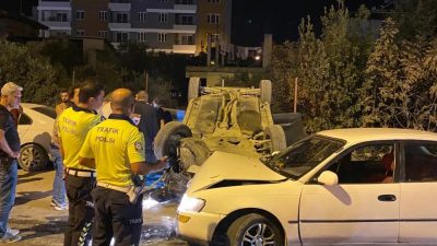 Antakya-İskenderun yolunun 20. Km’sinde iki aracın çarpışması şeklinde kaza yaşandı.