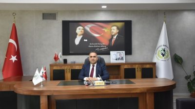 Altınözü Belediye Başkanı Rıfat Sarı, depremde hasar alan devlet hastanesinin 