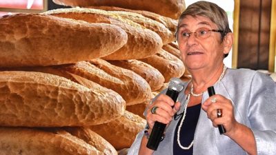 Sağlıklı  beslenme konusundaki açıklamalarıyla bilinen İç Hastalıkları ve Kardiyoloji uzmanı