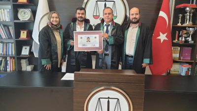 Hatay Barosu, stajyerliğini başarıyla tamamlayan hukuku fakültesi mezunu bir kişiyi