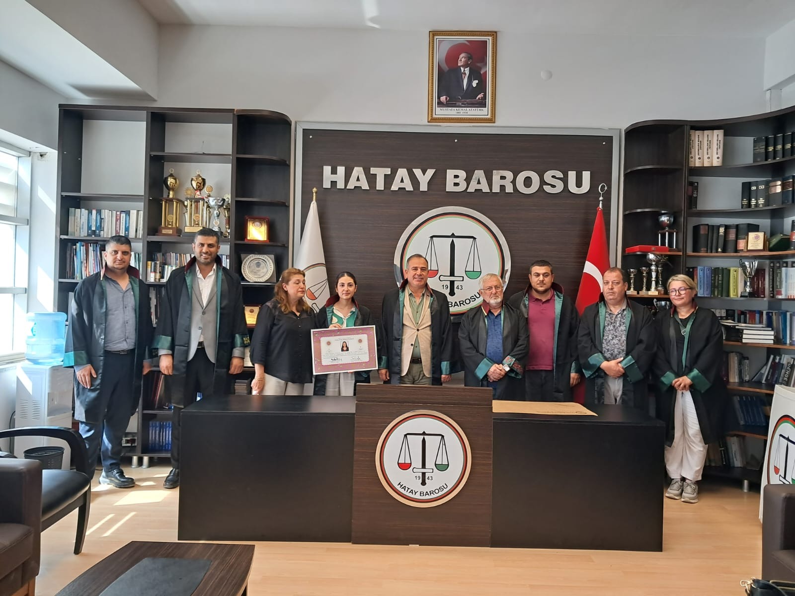 Hatay’da aynı gün 12 Yeni Avukat ant içti, cübbe giydi..