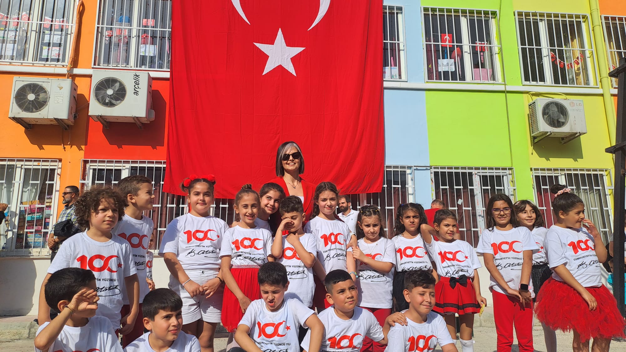 Hatay’da minikler Cumhuriyet’in 100. yılını kutladı