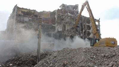 Kahramanmaraş merkezli 6 Şubat’taki depremlerden etkilenen Hatay’ın İskenderun ilçesinde bina