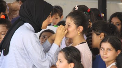 Kahramanmaraş merkezli 6 Şubat’taki depremlerden etkilenen Hatay’ın İskenderun ilçesinde, gönüllü