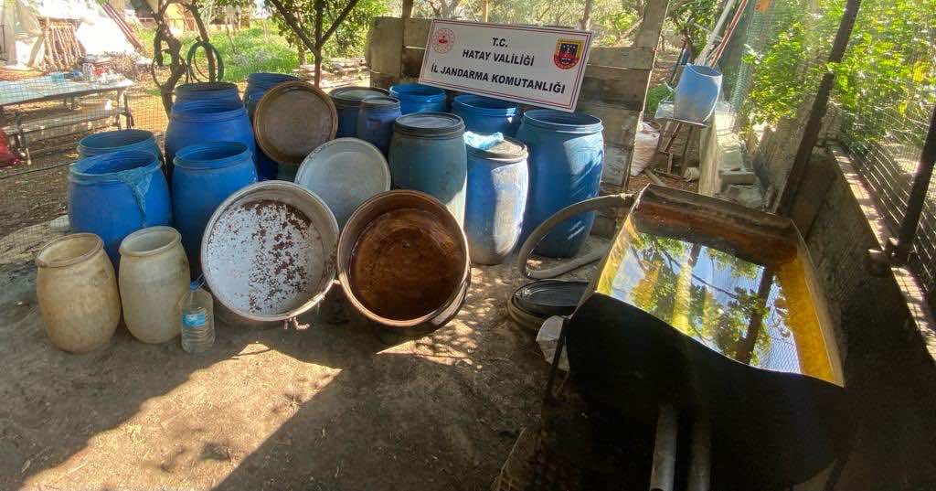 Hatay’da sahte içki operasyonunda 2 şüpheli yakalandı