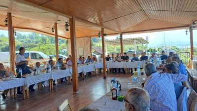 İskenderun’da mahalle muhtarları kendilerini toplantıya çağıran Hatay Büyükşehir belediye Genel