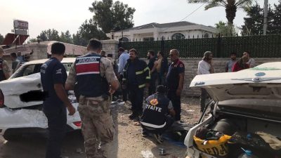 Reyhanlı-Kırıkhan yolu Çatalhöyük mevkiinde seyir halindeki 31.F.6795 plakalı otomobil lastiğinin