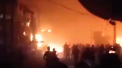 İsrail, Gazze Şeridi’ndeki Nuseyrat pazarını bombaladı: Saldırı sonrası bölgede yangın