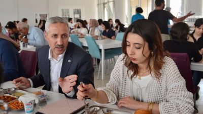 Hatay Mustafa Kemal Üniversitesi Rektörü Prof. Dr. Veysel Eren öğle