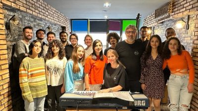 Kuruculuğunu ve şefliğini Mustafa Kemal Üniversitesi Konservatuar Öğretim Görevlilerinden Sezgin