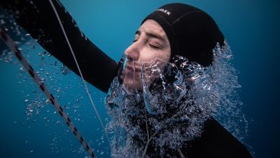 Milli sporcu Şahika Ercümen, paletsiz değişken ağırlık kategorisinde 105 metre