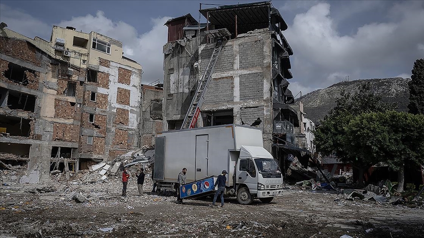 Hatay’da, depremlerde evleri yıkılan