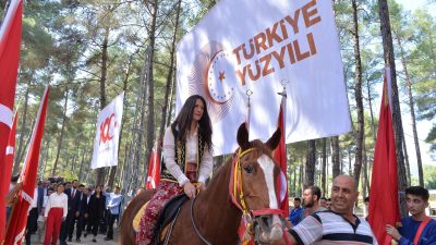 Yayladağı belediyesince dün gerçekleştirilen Türkiye Aba Güreşi Şampiyonası hanımağası olan
