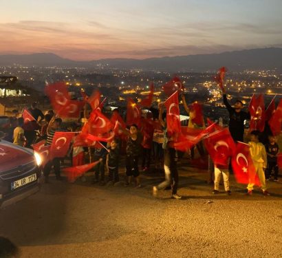 Mavi Dayanışma Derneği 29 Ekim’i cumhuriyet çocuklarıyla kutladı