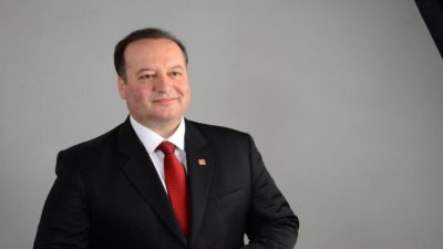 Çok sayıda kurumun yönetim kadrosunda yer alarak yüz binlerce lira