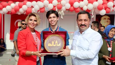 Sevilen sanatçı Gülben Ergen 6 Şubat depreminden sonra Hatay’a yardım