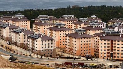 Defne-Çekmece Mahallesi sakinleri evleri yıkıldığı yada ağır hasarlı olduğu için