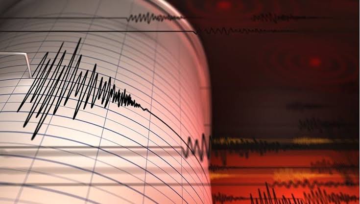 İzmir’de deprem korkuttu