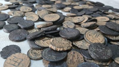 Hatay’ın Reyhanlı ilçesinde  ihbar üzerine yapılan operasyonda bir evde saklanan