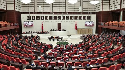 Deprem bölgesinde yıkım iptaline karşı davalarda süreç hızlandırılacak. AK Parti’nin