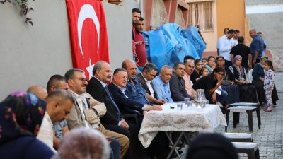 Hatay Büyükşehir Belediye Başkanı Lütfü Savaş, ilçe gezileri kapsamında önceki