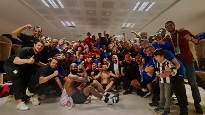 Galatasaray’ın evinde 2-1 yenen Hatayspor’dan galibiyet pozu geldi. Soyunma odasında