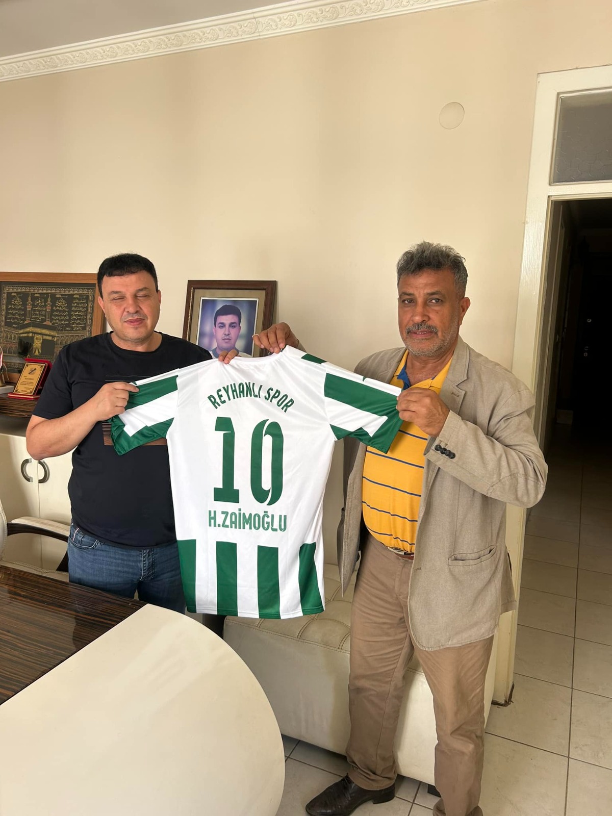 Reyhanlıspor Eski Başkanı jestine, jest