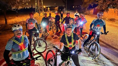 Hatay’ın Erzin ilçesinde, 2-8 Kasım Lösemili Çocuklar Haftası dolayısıyla bisiklet