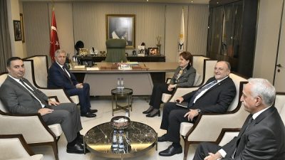 Ankara Büyükşehir Belediye Başkanı Mansur Yavaş, CHP Genel Başkanı Özgür