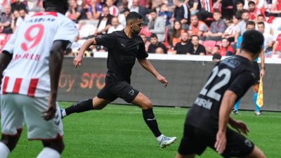 Hatayspor, Samsunspor deplasmanında ilk yarıyı 1-0 önde kapadı. Bordo-beyazlı ekibin