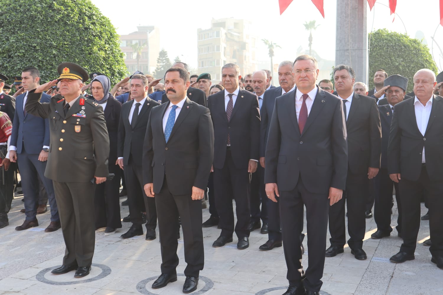 Hatay Saat 9’u 5 geçe Atatürk’ü andı