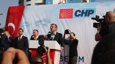 CHP Genel Başkanı Özgür Özel, İstanbul Büyükşehir Belediye Başkanı Ekrem