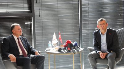 Hatay Büyükşehir Belediye Başkanı Lütfü Savaş, CHP Genel Başkanı Özgür