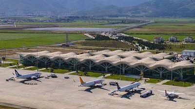 6 Şubat depremlerinden sonra ağır hasar alan ve yedi yerinden