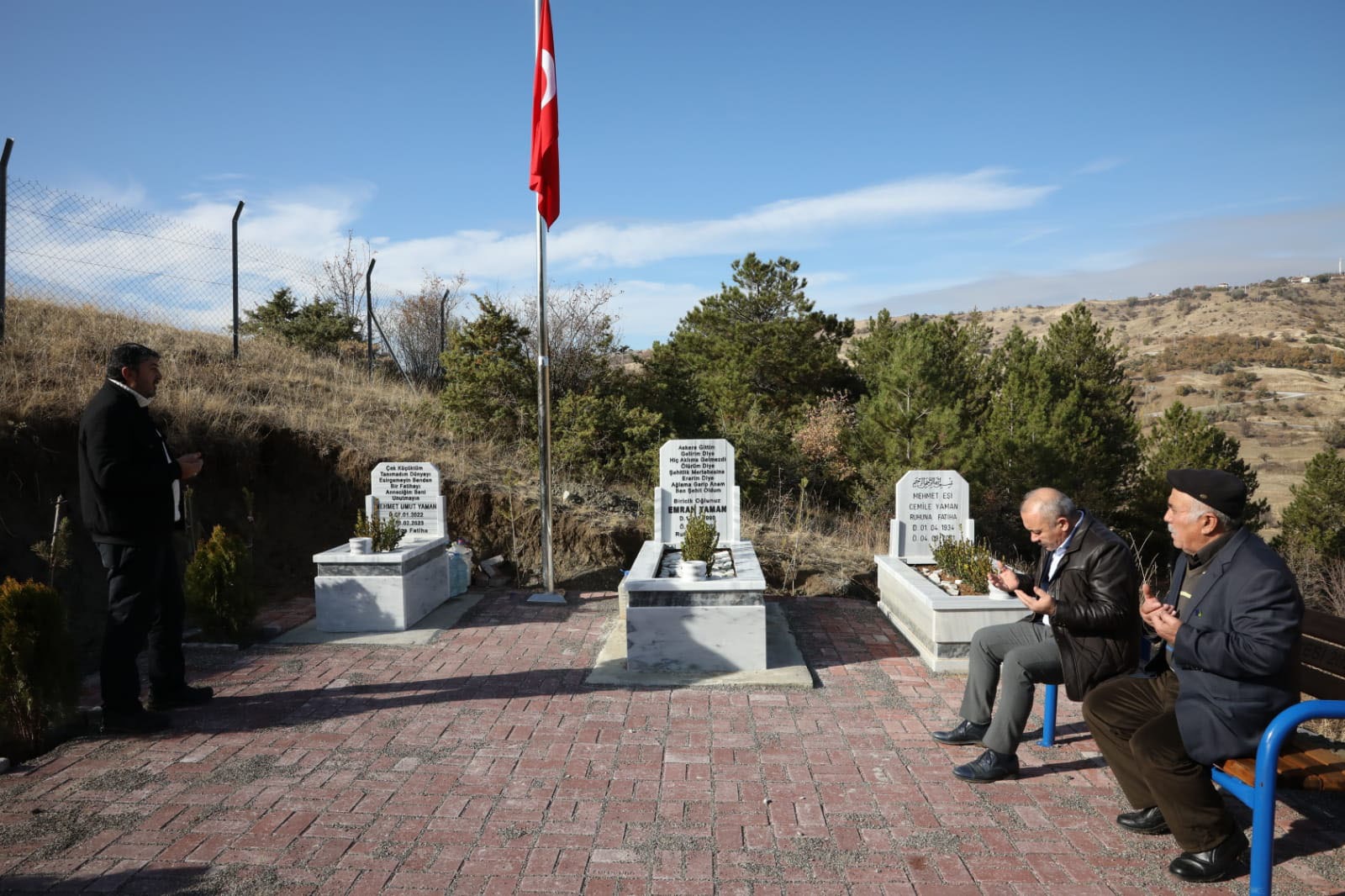 Çankırı Belediyesi’nden şehit mezarına hizmet