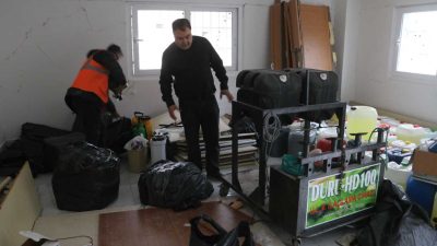 Depremin vurduğu Hatay’da az hasarlı iş yerinde hayata tutunmaya çalışan