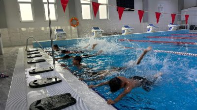 Antakya Belediyesi yaşanan Maraş merkezli depremin ardından çocuklara yönelik yüzme