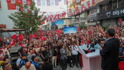 CHP Genel Başkanı Özgür Özel ve İstanbul Büyükşehir Belediye Başkanı