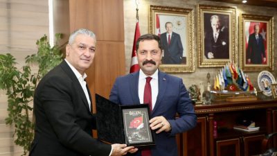 Hatay Valisi Mustafa Masatlı'nın liderliğinde, Belen'de mahalle muhtarlarıyla yapılan toplantıda