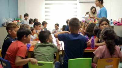 İskenderun’da yaşanan depremin ardından, Akkök Holding ve Toplum Gönüllüleri Vakfı